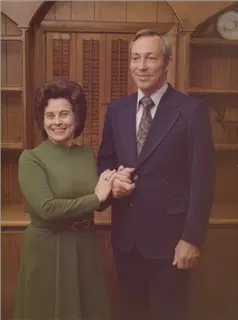 small_mom and dad ~1976 2017-325.webp